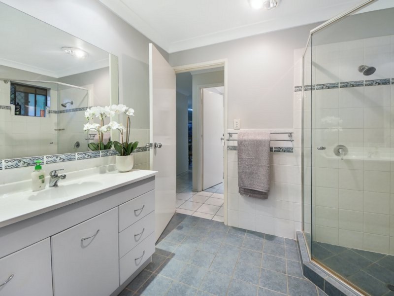 6 Amadeus Place, Aspley QLD 4034