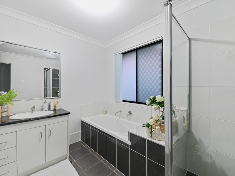 56 Merimbula Crescent, Fitzgibbon QLD 4018