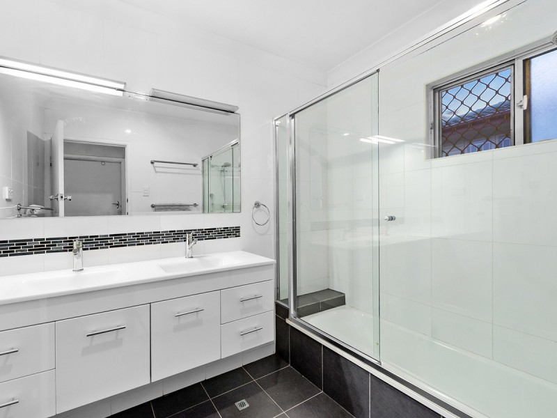 32 Knutsford Street, Chermside West QLD 4032