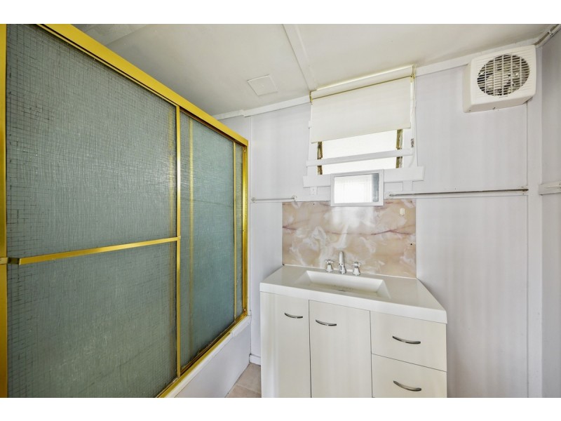 16 Arthur Street, Woody Point QLD 4019