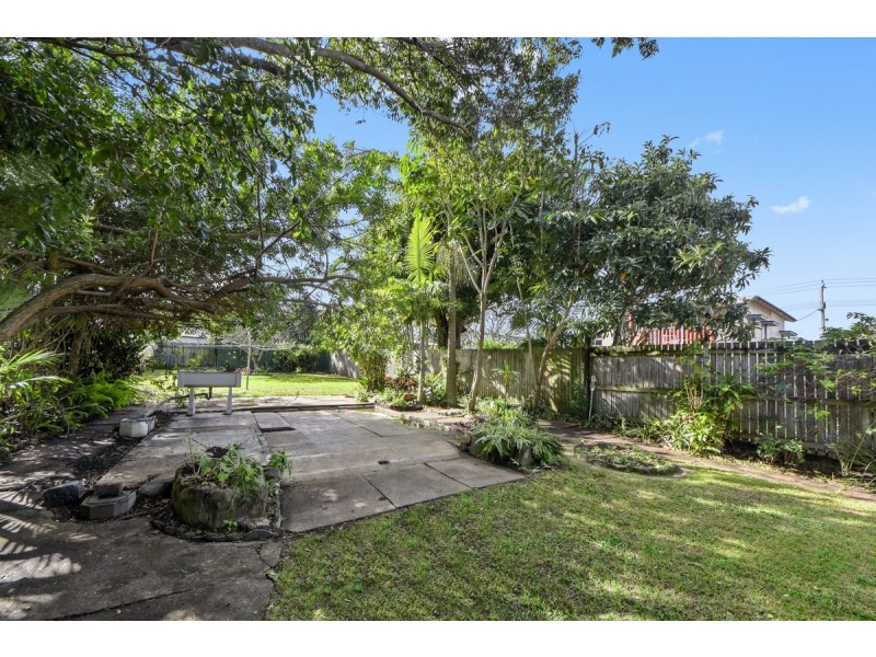 16 Arthur Street, Woody Point QLD 4019