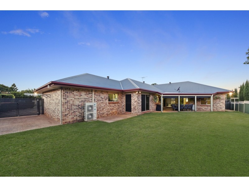 10 Ridley Road, Bridgeman Downs QLD 4035