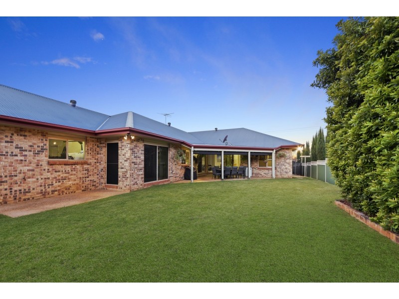 10 Ridley Road, Bridgeman Downs QLD 4035