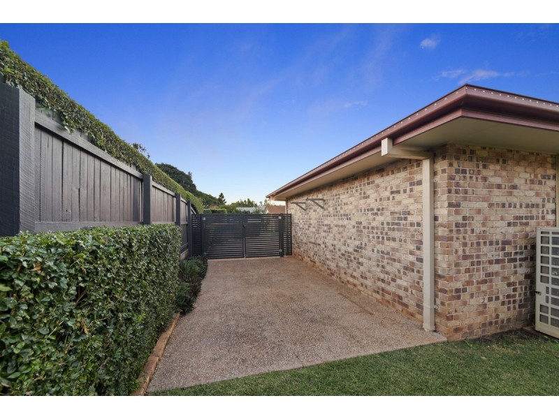 10 Ridley Road, Bridgeman Downs QLD 4035