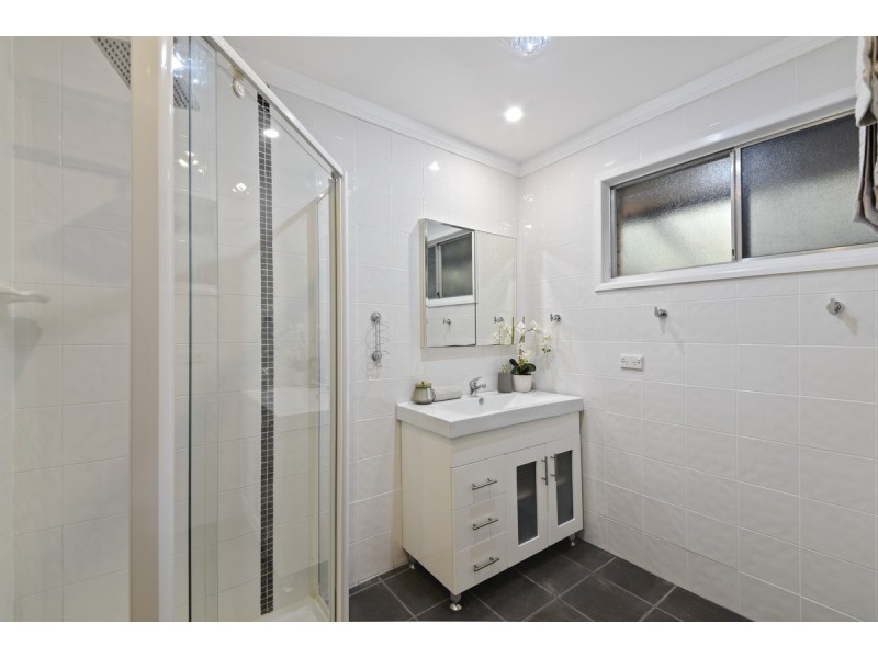24 Gordon Road, Ferny Hills QLD 4055