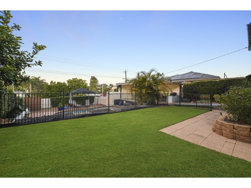 24 Gordon Road, Ferny Hills QLD 4055