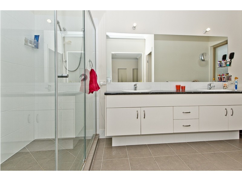 9 Gardenia Place, Bridgeman Downs QLD 4035