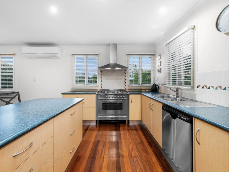 32 Redbourne Street, Chermside West QLD 4032