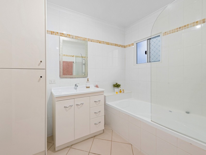 32 Redbourne Street, Chermside West QLD 4032