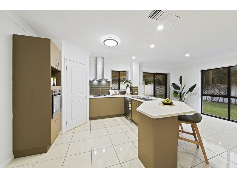 18 Crowcombe Place, Carseldine QLD 4034