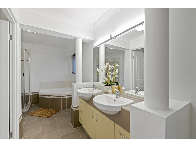 18 Crowcombe Place, Carseldine QLD 4034