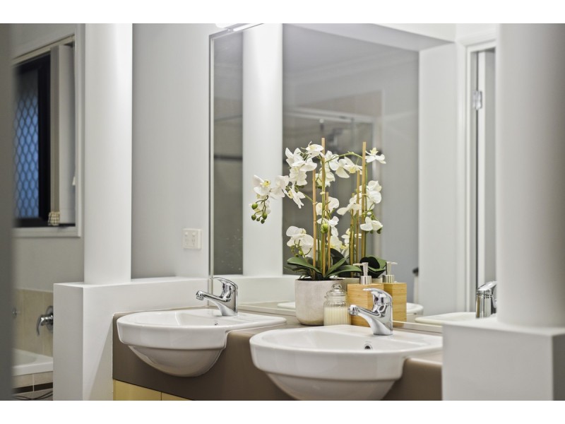 18 Crowcombe Place, Carseldine QLD 4034