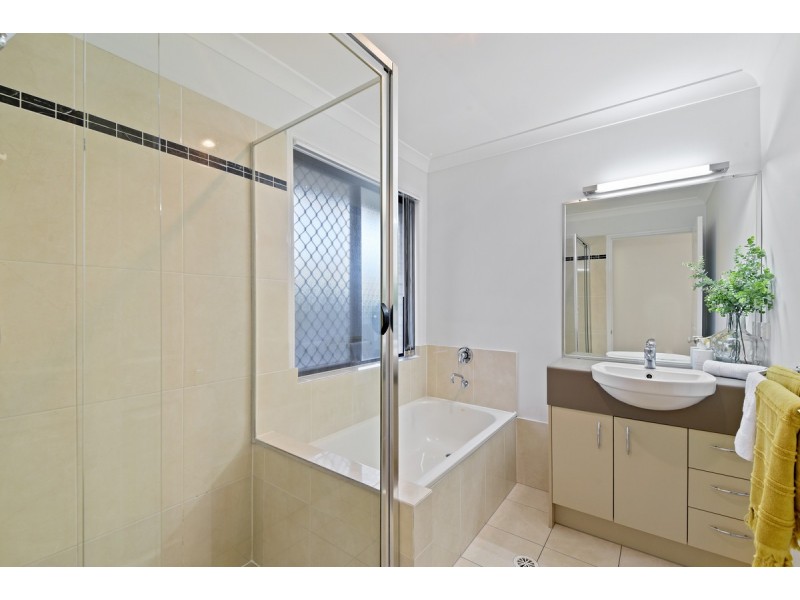 18 Crowcombe Place, Carseldine QLD 4034