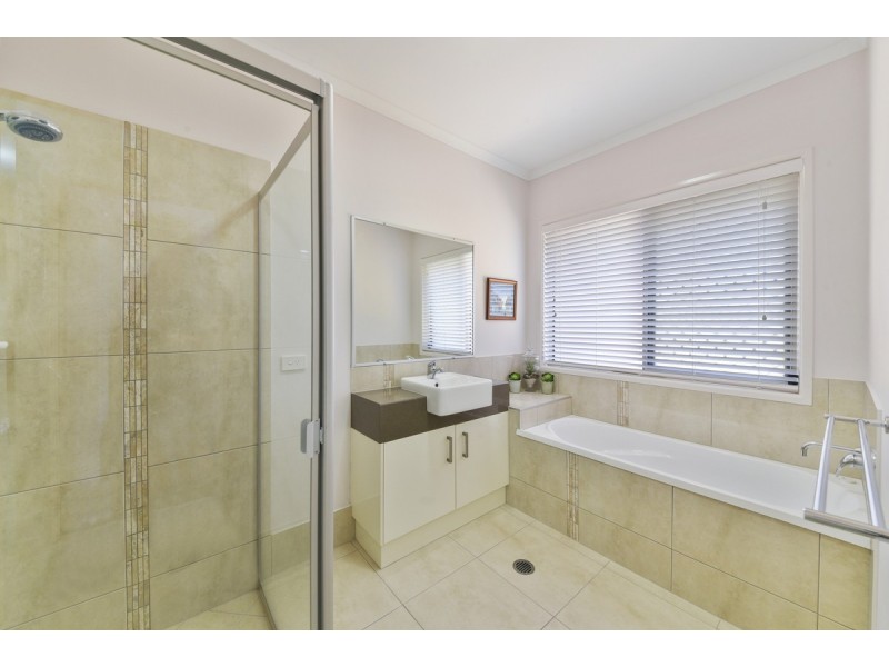 27 Rowallan Street, Warner QLD 4500