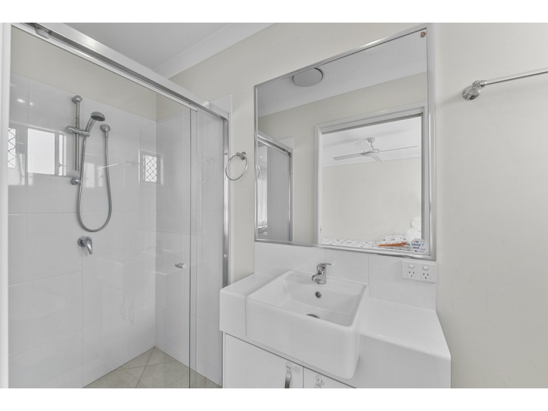 15 Broadwater Lane, Fitzgibbon QLD 4018