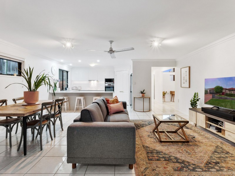 11 Dicaprio Circuit, Bridgeman Downs QLD 4035