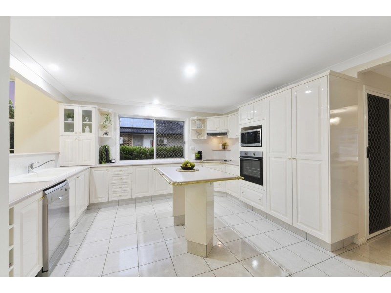 3 Sommerville Place, Chermside West QLD 4032