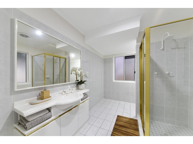 3 Sommerville Place, Chermside West QLD 4032
