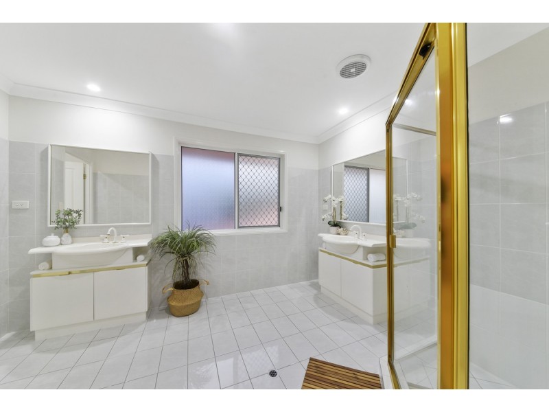 3 Sommerville Place, Chermside West QLD 4032