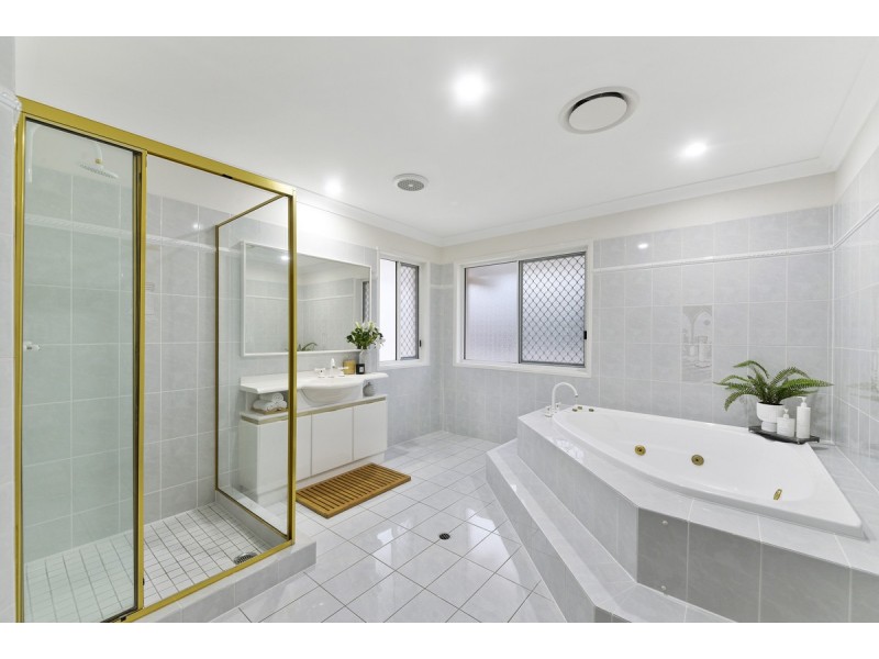 3 Sommerville Place, Chermside West QLD 4032