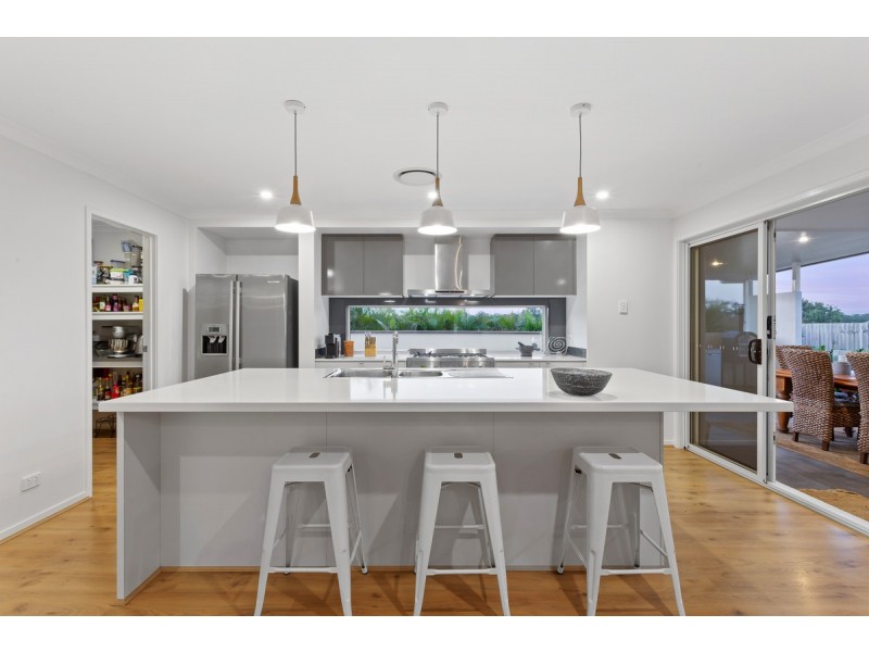 4 Beazley Circuit, Bridgeman Downs QLD 4035