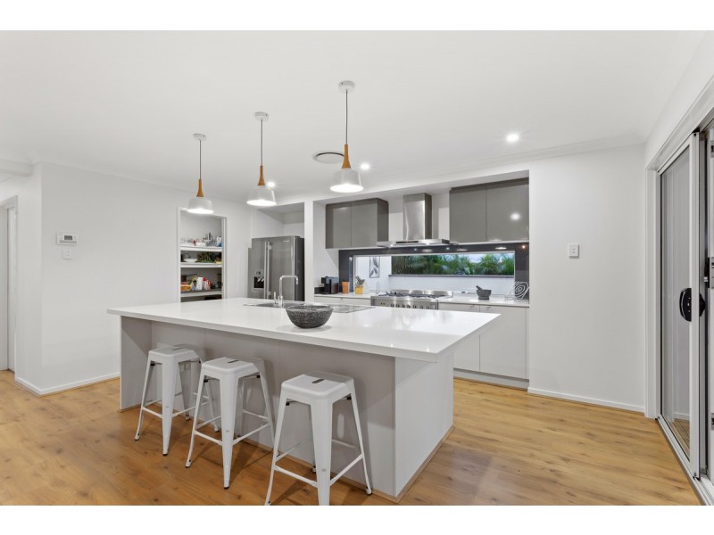 4 Beazley Circuit, Bridgeman Downs QLD 4035