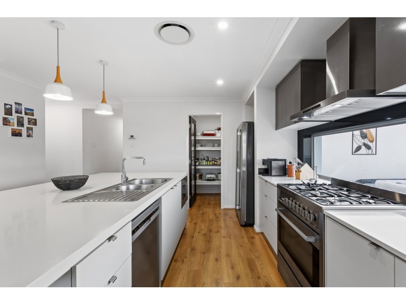 4 Beazley Circuit, Bridgeman Downs QLD 4035