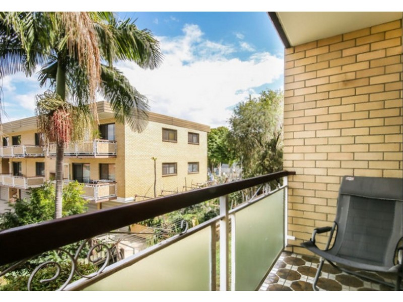 2/11 Windsor Street, Nundah QLD 4012