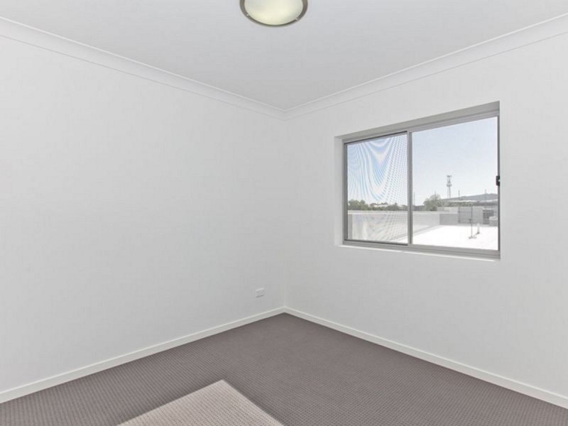 1/23 Grasspan Street, Zillmere QLD 4034