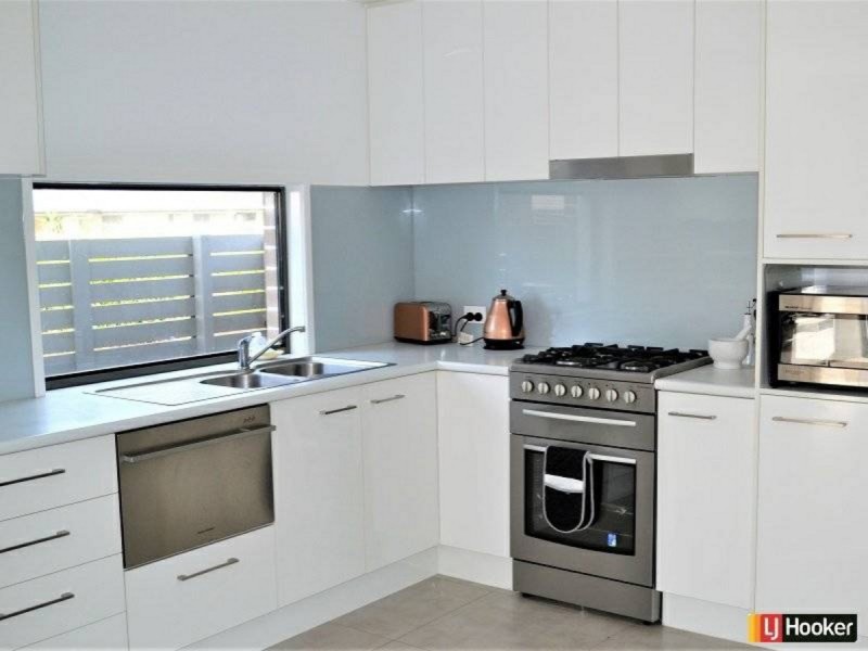 8 Ningaloo Lane, Fitzgibbon QLD 4018