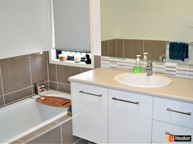 8 Ningaloo Lane, Fitzgibbon QLD 4018