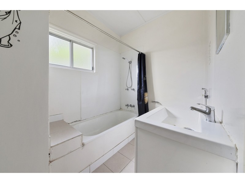 96 Blackwood Road, Deagon QLD 4017