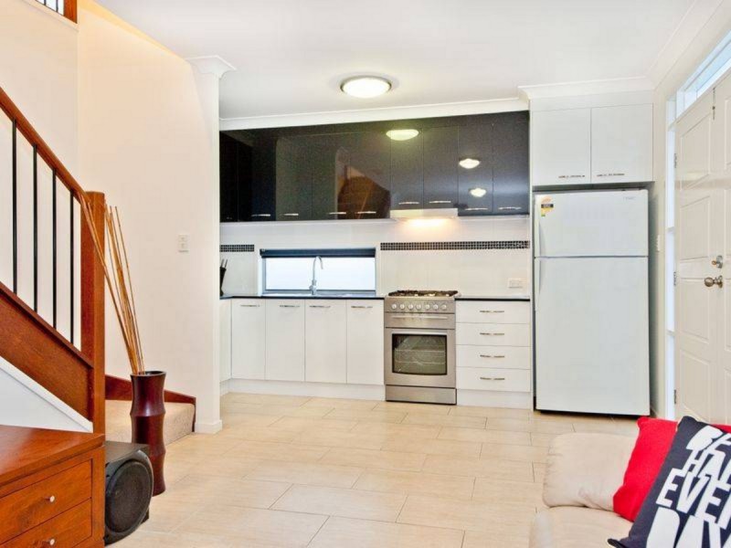 1 Girraween Lane, Fitzgibbon QLD 4018