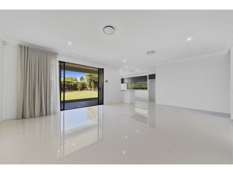 6 Serene Court, Bridgeman Downs QLD 4035