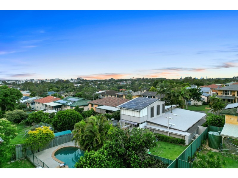 24 Pacific Street, Chermside West QLD 4032