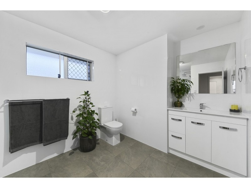 24 Pacific Street, Chermside West QLD 4032