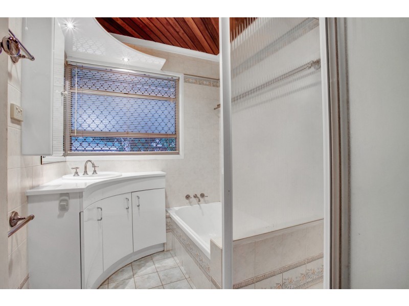 8 Narthanya Street, Chermside West QLD 4032