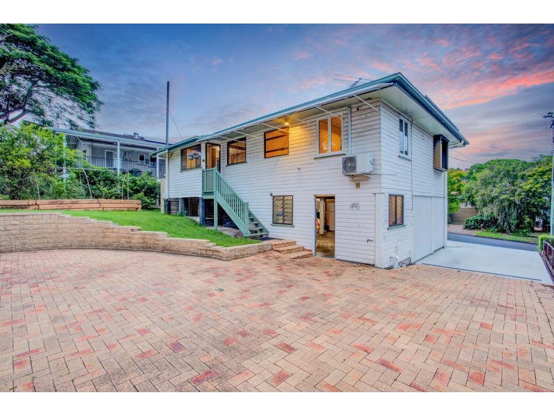 8 Narthanya Street, Chermside West QLD 4032