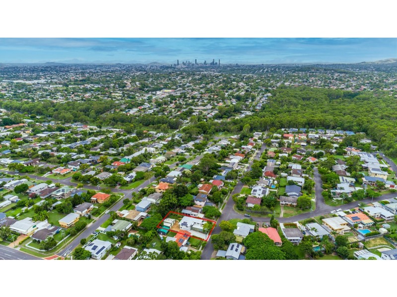 8 Narthanya Street, Chermside West QLD 4032