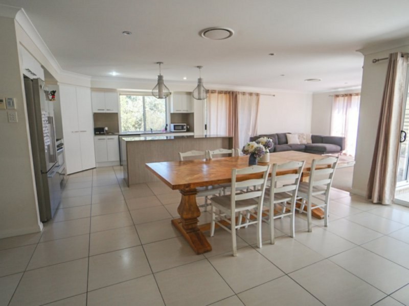 129 McGinn Road, Ferny Grove QLD 4055