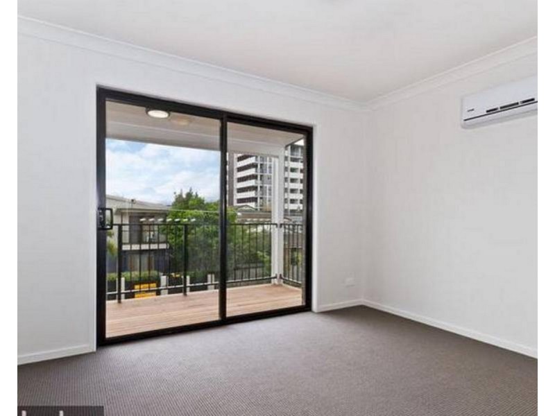 2/26 Latham Street, Chermside QLD 4032