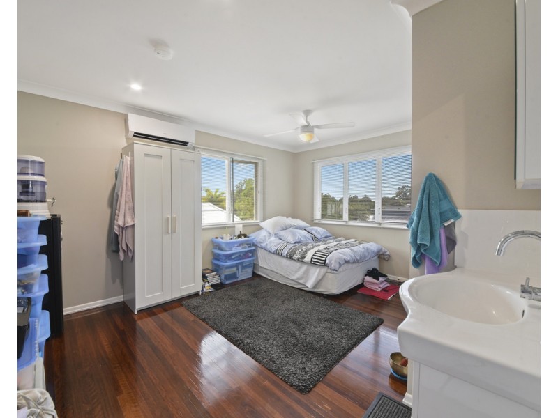 6 Culworth Street, Chermside West QLD 4032