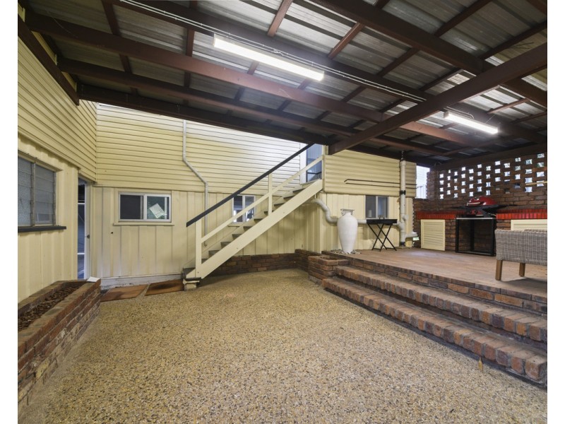 6 Culworth Street, Chermside West QLD 4032