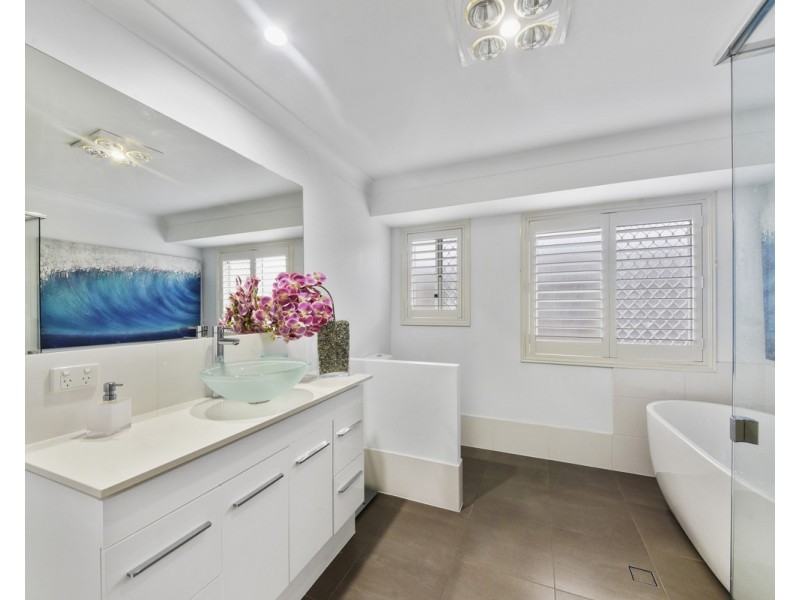 11 Manitoba Place, Wavell Heights QLD 4012