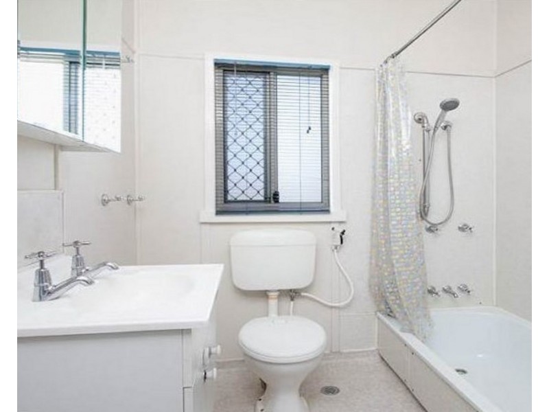 327 Hamilton Road, Chermside QLD 4032