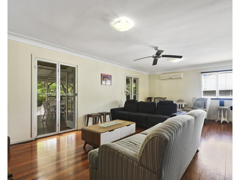 15 Lawrence Road, Chermside West QLD 4032