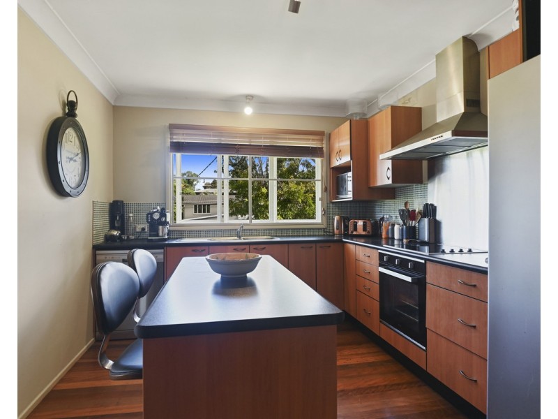 15 Lawrence Road, Chermside West QLD 4032