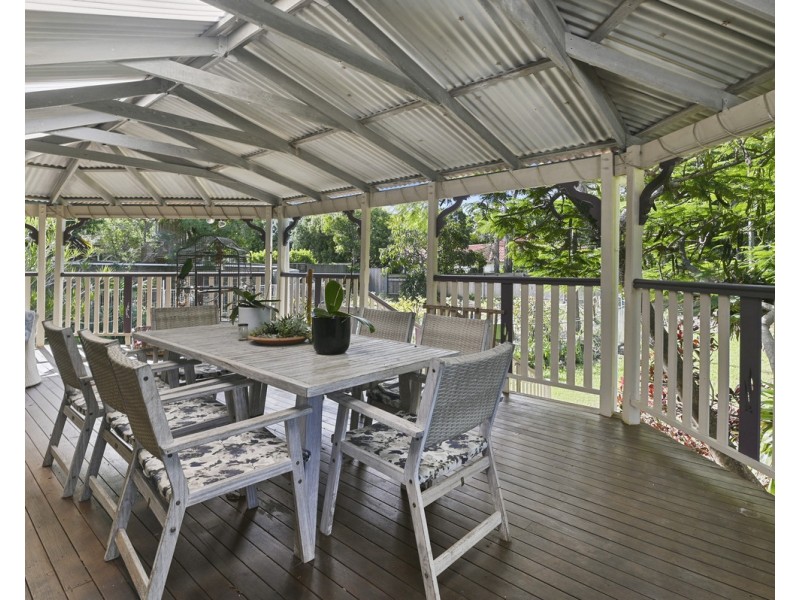 15 Lawrence Road, Chermside West QLD 4032