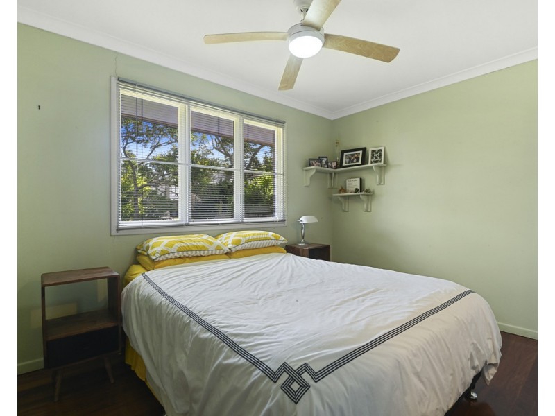 15 Lawrence Road, Chermside West QLD 4032