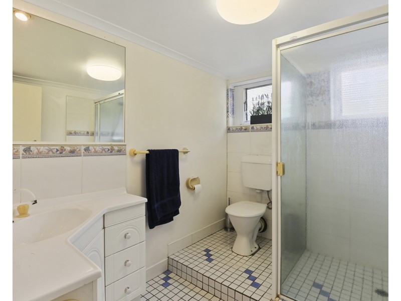 15 Lawrence Road, Chermside West QLD 4032
